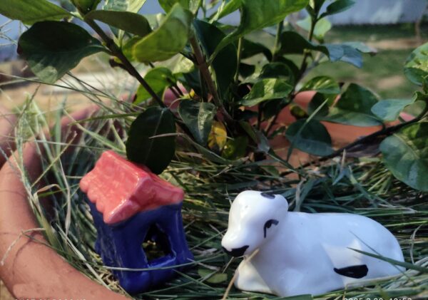Handcrafted Ceramic Garden Decor – Ceramic Cow & Multicolor Hut (Set of 2)