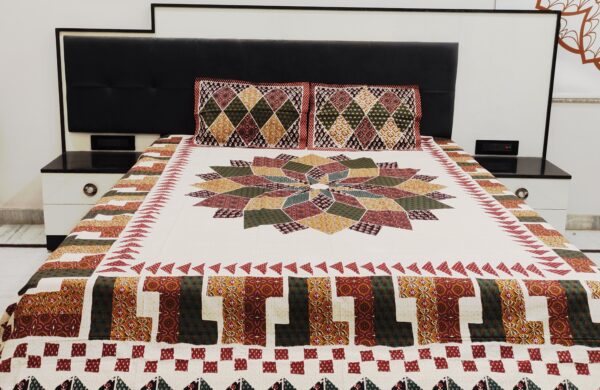 Luxurious King Size Mercerised Cotton Bed Sheet Set – Fast Color Floral Print (90x108 inches) with 2 Pillow Covers